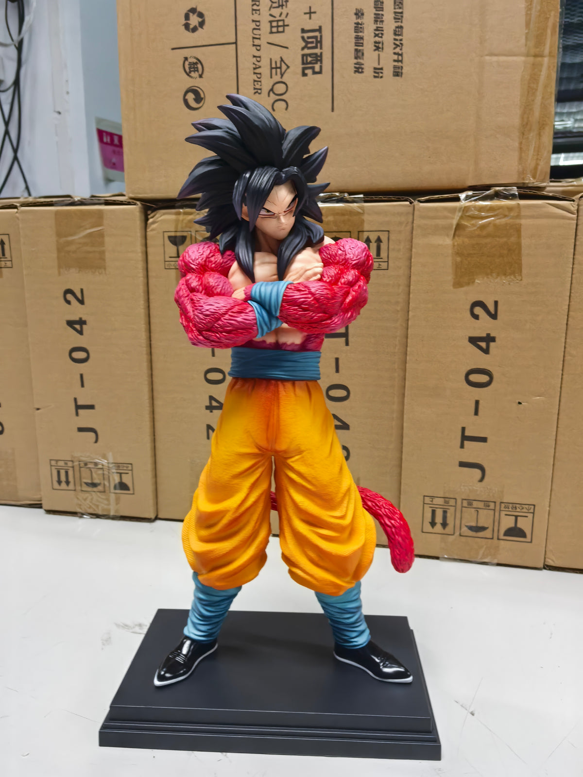 Goku Super saiyan 4 32 cm dragon ball figure