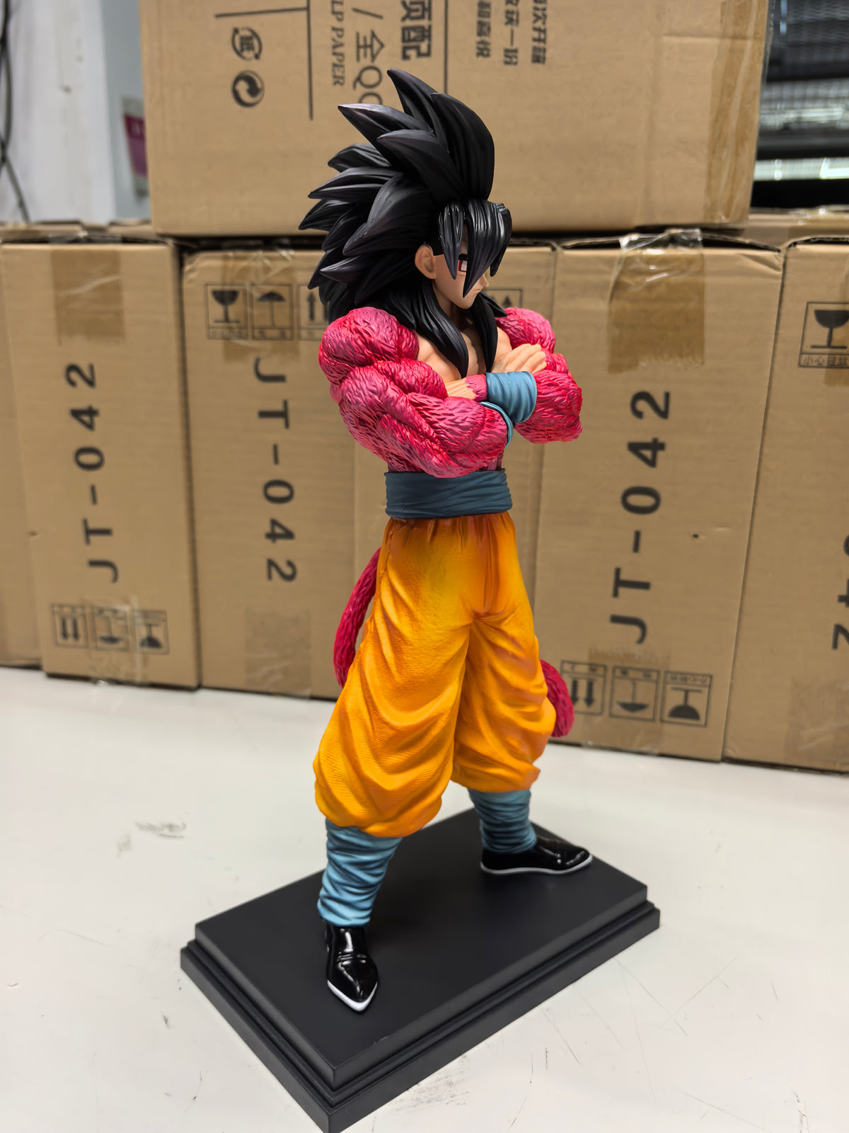 Goku Super saiyan 4 32 cm dragon ball figure