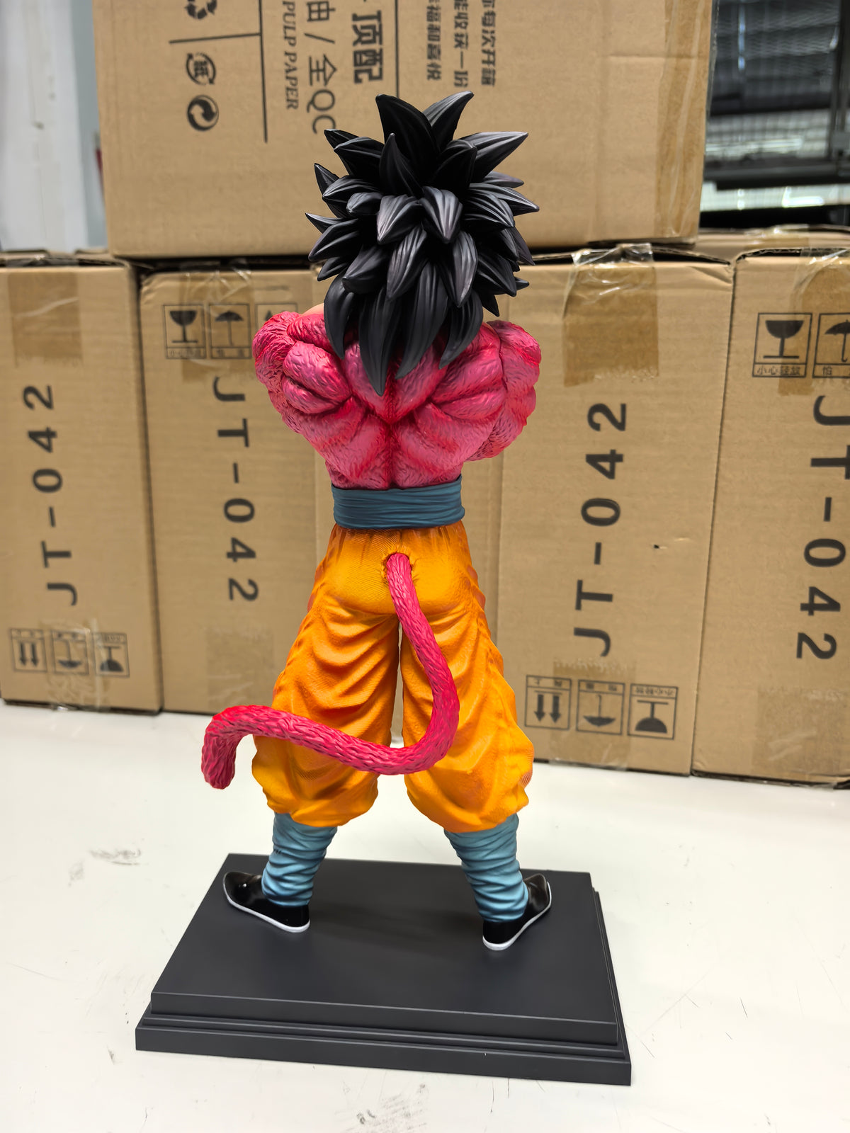 Goku Super saiyan 4 32 cm dragon ball figure